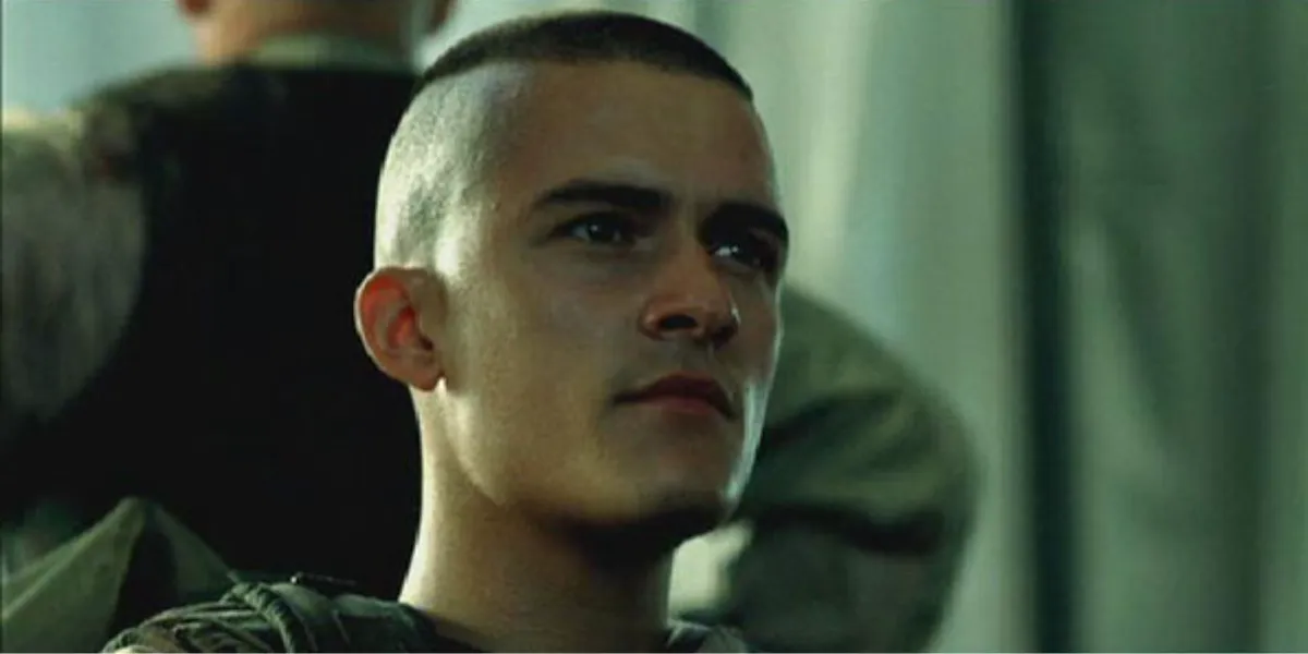 Blackburn (Orlando Bloom) looking serious in Black Hawk Down
