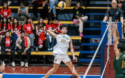 <p><strong>HIGH JUMP</strong>. Yuan Mendoza of National University Nazareth School (left) prepares to spike during their game against Far Eastern University-Diliman in the UAAP Season 87 boys volleyball tournament in this file photo Mendoza scored 15 points as the Bullpups beat the Baby Tamaraws, 25-21, 25-23, 26-24, on Saturday (Nov. 16, 2024). <em>(UAAP photo)</em></p>