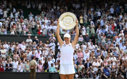 Swiatek routs Anisimova to win 1st Wimbledon title