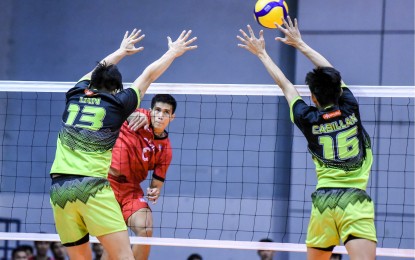<p><strong>WINNER. </strong>Cignal's Mark Frederick Calado (No. 6) scores off Maverick's Kim Tan (No. 13) and Jethro Cabillan (No. 16) during the Spikers’ Turf Open Conference eliminations at the Ynares Sports Arena in Pasig City on Friday (April 26, 2024). The HD Spikers won, 25-20, 25-9, 25-12. <em>(PVL photo)</em></p>