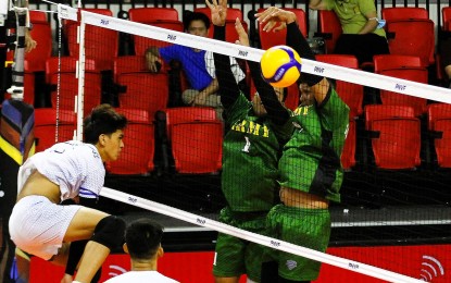<p><strong>BLOCKED</strong>. Iloilo spiker Kyle Angelo Villamor (left) is blocked in their match against the Philippine Army in the preliminary round of the Philippine National Volleyball Federation (PNVF) Champions League at the Rizal Memorial Coliseum on Tuesday (Feb. 13, 2024). Iloilo won, 25-18, 25-22, 25-19, to book a semis berth.<em> (Photo from PNVF)</em></p>