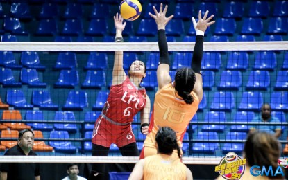 <p><strong>ATTEMPT</strong>. Lyceum's Janeth Tulang (No. 6) tips it in against San Sebastian College's Kamille Tan in the NCAA Season 99 women’s volleyball tournament at FilOil EcoOil Centre in San Juan City on April 12, 2024. Tulang scored 20 points in Lyceum's 25-21, 24-26, 18-25, 25-22, 15-11 win over Perpetual Help on Saturday (April 20). <em>(NCAA photo)</em></p>