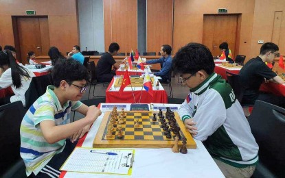<p><strong>YOUNG PRIDE.</strong> Filipino FIDE Master Christian Gian Karlo Arca (right) against Vietnamese Candidate Master Dau Khuong Duy in the final round of the Quang Ninh GM2 tournament in Ha Long Ward, Ha Long City, Vietnam on Sunday (May 19, 2024). The match ended in a draw and Arca eventually ruled the event. <em>(Contributed photo)</em></p>