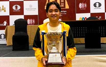 <p><strong>CHAMP. </strong>National Master Lorenzo Aaron Cantela holds the champion's trophy during the awarding ceremony of the 21st Bangkok Chess Club Challenger at the Sheraton Hua Hin Resort & Spa in Thailand on Sunday (April 21, 2024). His current Elo ratings are 1915 (standard), 1885 (rapid) and 1804 (blitz). <em>(Contributed photo) </em></p>