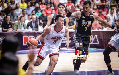 <p>Ginebra's Scottie Thompson (with ball): 15 points, 5 rebounds, 4 assists 1 steal <em>(PBA Images)</em></p>