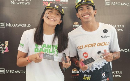 <p><strong>CHAMPIONS.</strong> Southeast Asian Games medalists Erika Nicole Burgos (left) and Kim Andrew Remolino topped their respective divisions in the Sunrise Sprint Lapu-Lapu in Mactan, Cebu, on Aug. 10, 2025. Burgos also ruled the 20–24 age category, while Remolino dominated the 25-29 class. <em>(Contributed photo)</em></p>
