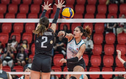 <p><strong>BEST PLAYER.</strong> Ysabel Jamie Jimenez of Galeries Tower (right) scores against Roselyn Aquino of Cignal during the Premier Volleyball League All-Filipino Conference at Philsports Arena in Pasig City on Friday (Feb. 27, 2025). Jimenez scored 23 points in leading the Highrisers to victory, 25-17, 25-22, 19-25, 25-19. <em>(PVL photo)</em></p>