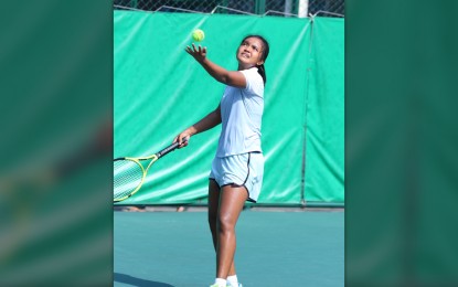 <p><strong>ON TO THE FINALS.</strong> Filipino Tenielle Madis prepares to serve during her semifinal match against Russian Alexandra Cheishvili in the Coca-Cola-Philta International Juniors 2 at Rizal Memorial Tennis Center in Manila on Saturday (Dec. 7, 2024). Madis won, 6-0, 6-4, to reach the final. <em>(Philta photo)</em></p>