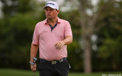 Van der Valk grabs lead in TCC Invitational