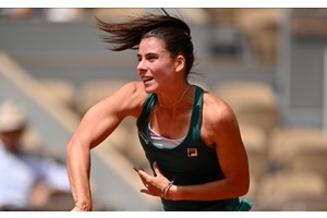 Navarro upsets women's No. 2 seed Gauff in 4th round at Wimbledon