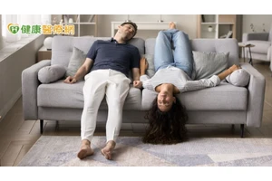 別再說太累沒時間運動！　專家教「久坐族10招」輕鬆就能起身動起來