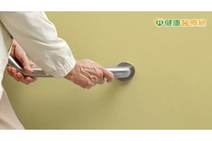 總是手滑握不住東西？小心是健康警訊！物理治療師推6招練握力