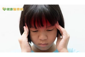 當孩子被迫成為「父母」！心理師：親職化跨世代延續創傷