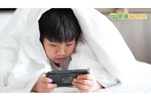 中小學擬強化手機管制！心理師：對抗孩子網路成癮　家長3方面著手才是關鍵