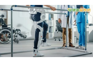 「外骨骼機器人」提升復健精準度　有望助神經重塑！