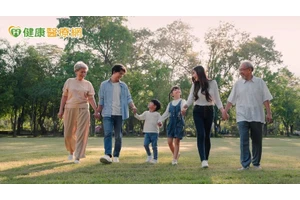 飯後散步不只助消化！研究：多走5分鐘罹1病風險降　5大健康益處報你知