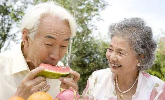 饭后养生常识:抓住5个黄金“小妙招”,这么做胃好命长 -第2张图片-就爱百科 饭后养生常识:抓住5个黄金“小妙招”,这么做胃好命长 -第2张图片-就爱百科