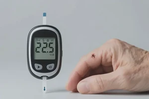 老年人睡前血糖22.5是糖尿病吗