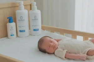 新生儿面部容易起湿疹不管它会自己自愈吗