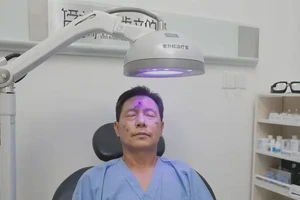 男人面部经常起湿疹不管它会自己自愈吗