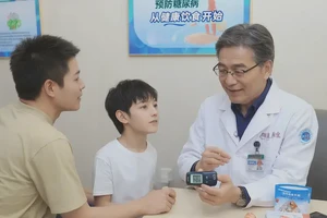 小孩晚餐血糖14.7是糖尿病吗