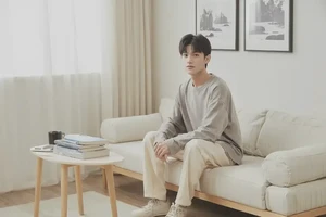 大学生大腿起湿疹不管它会自己好吗