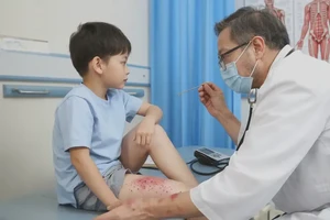 儿童小腿上偶尔长湿疹能靠自己自愈吗