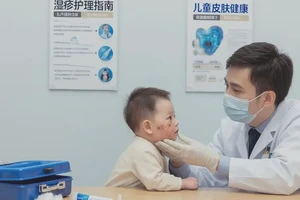 婴幼儿面部经常长湿疹不管它会自己好吗