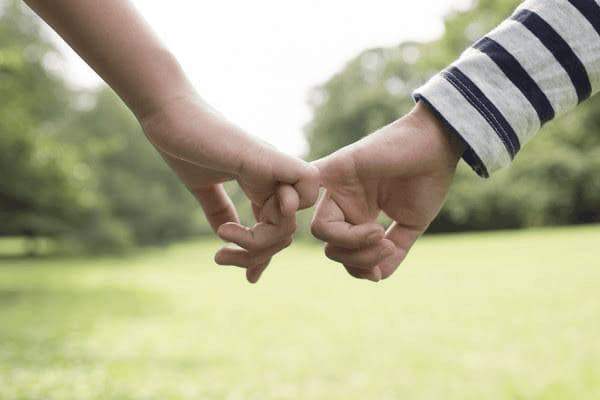 经期出血是怎么回事，不到月经期出血是怎么回事