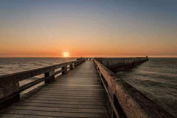 脸上画蝴蝶翅膀好看吗，脸上画蝴蝶翅膀好看吗图片